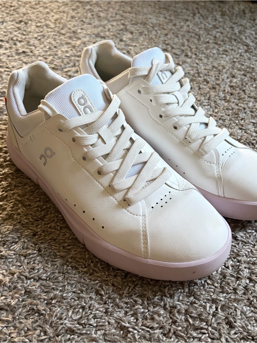 On THE ROGER Advantage Women's Low-Top Trainers White Pink Size 8 Lace Up Shoes